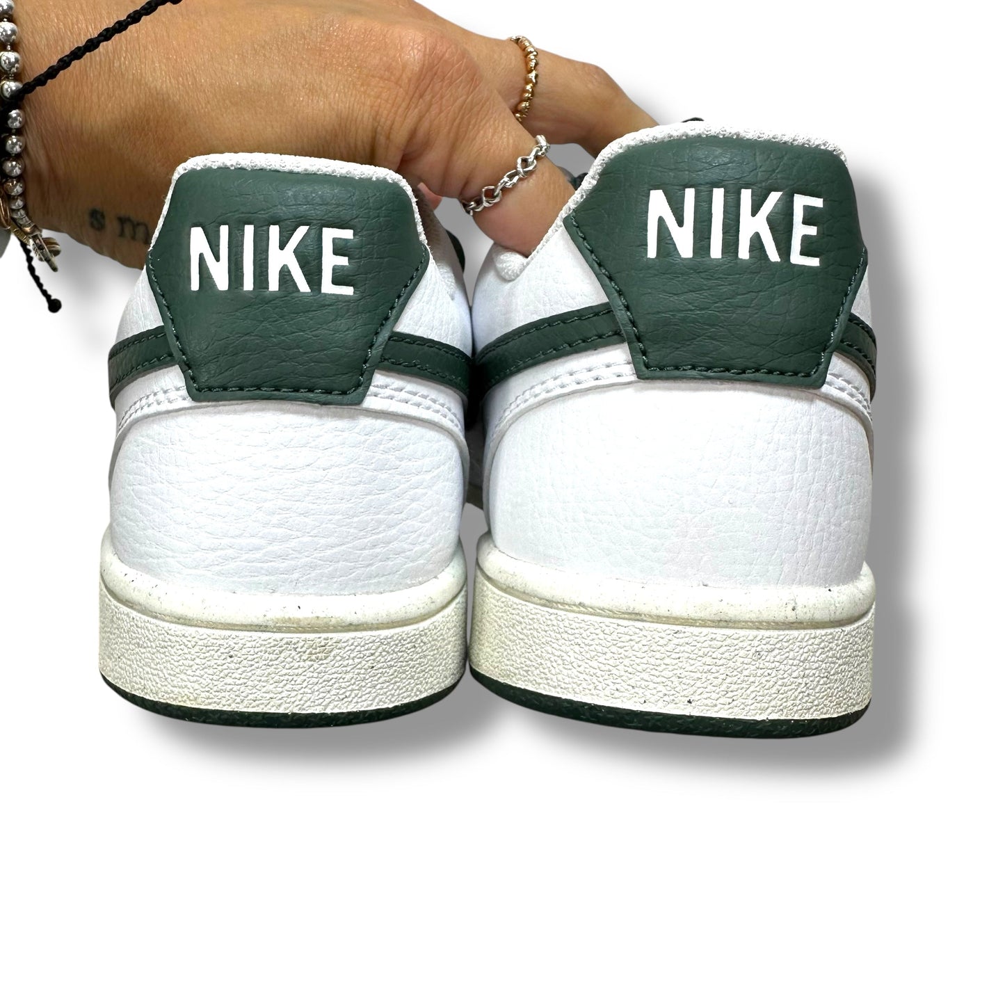 Shoes Sneakers By Nike In White, Size: 6.5