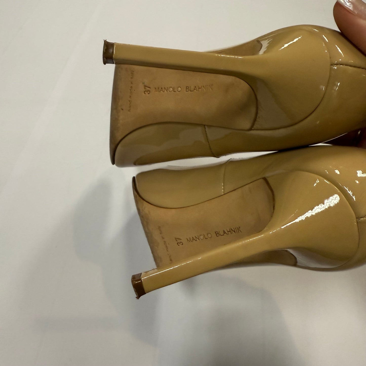 Shoes Luxury Designer By Manolo Blahnik In Tan, Size: 7