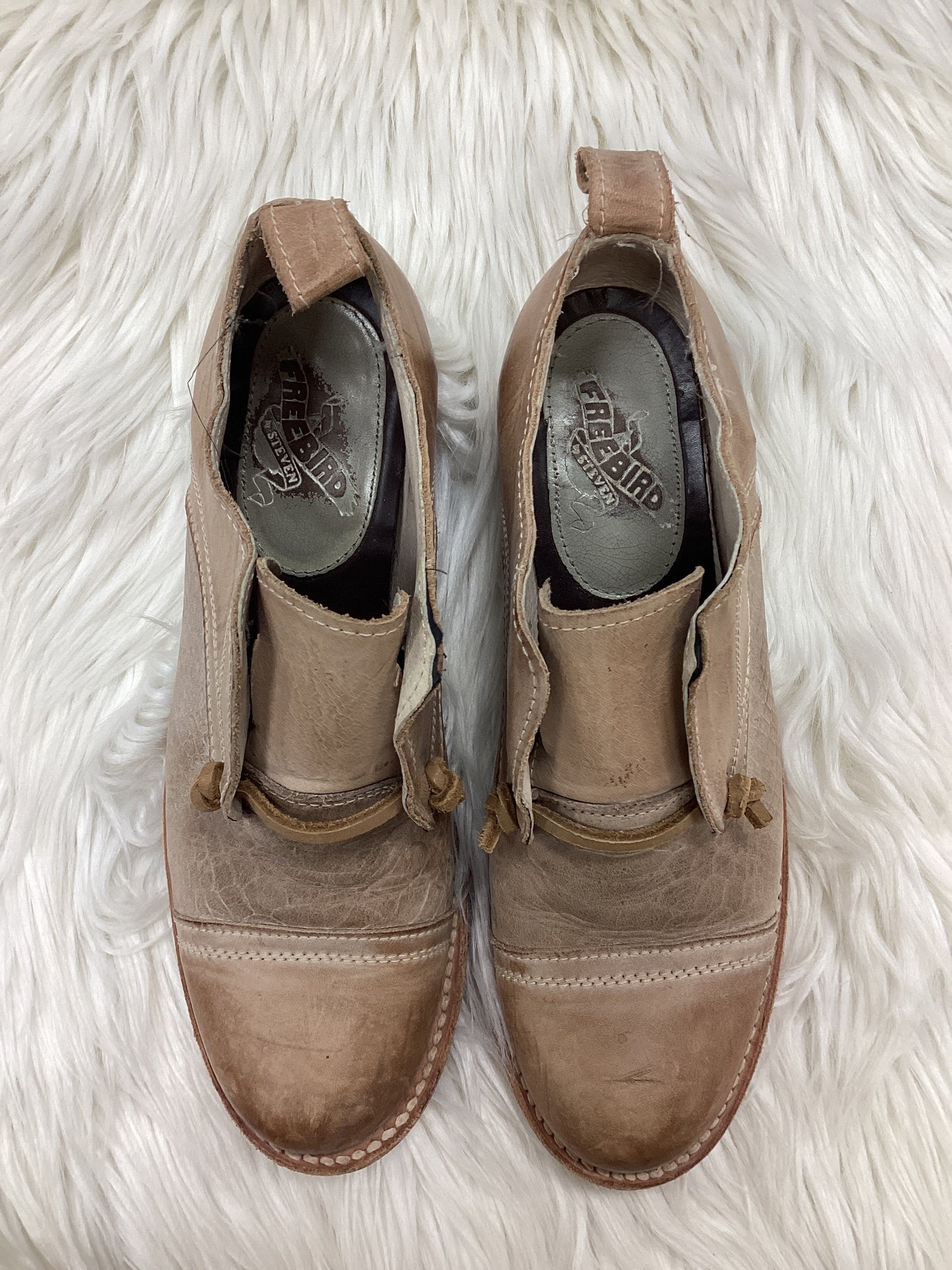 Boots Ankle Heels By Freebird In Cream, Size:7