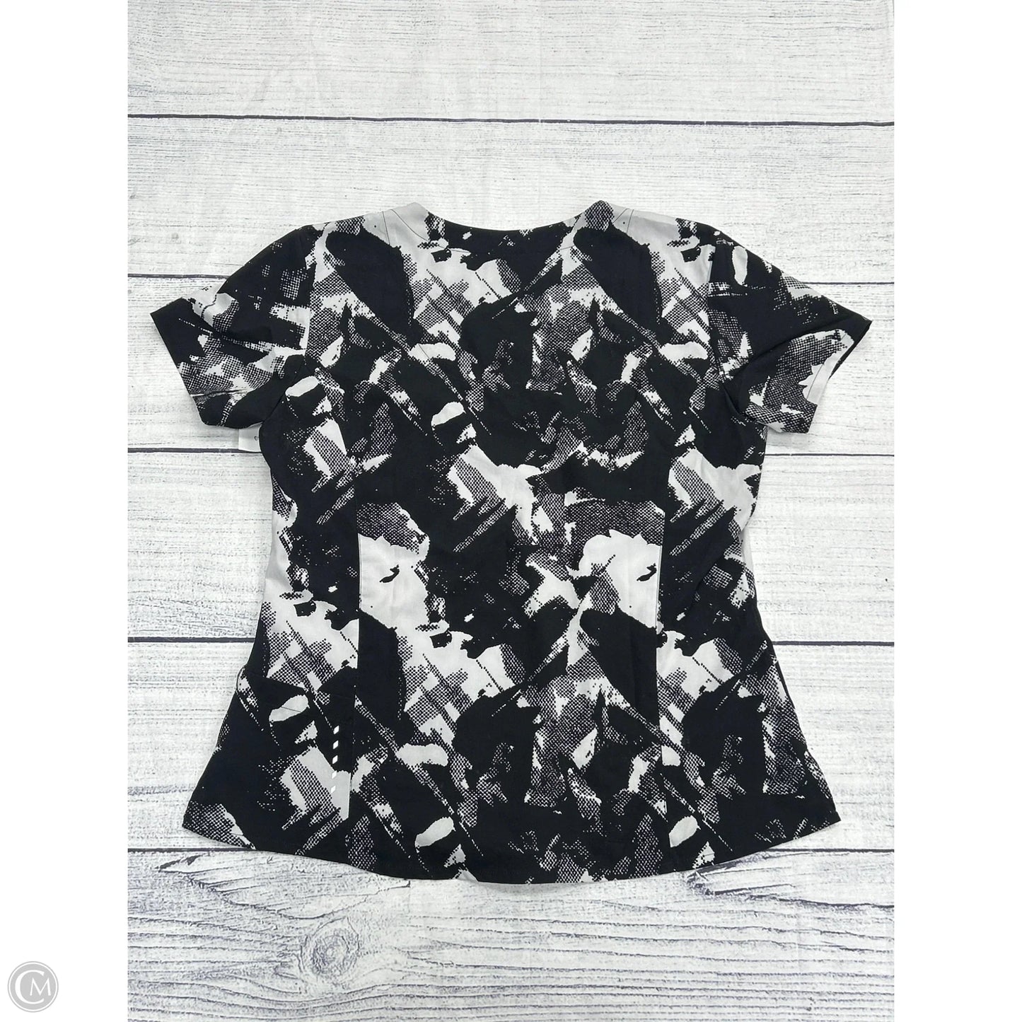 Top Short Sleeve By Clothes Mentor In Black & White, Size: Xl