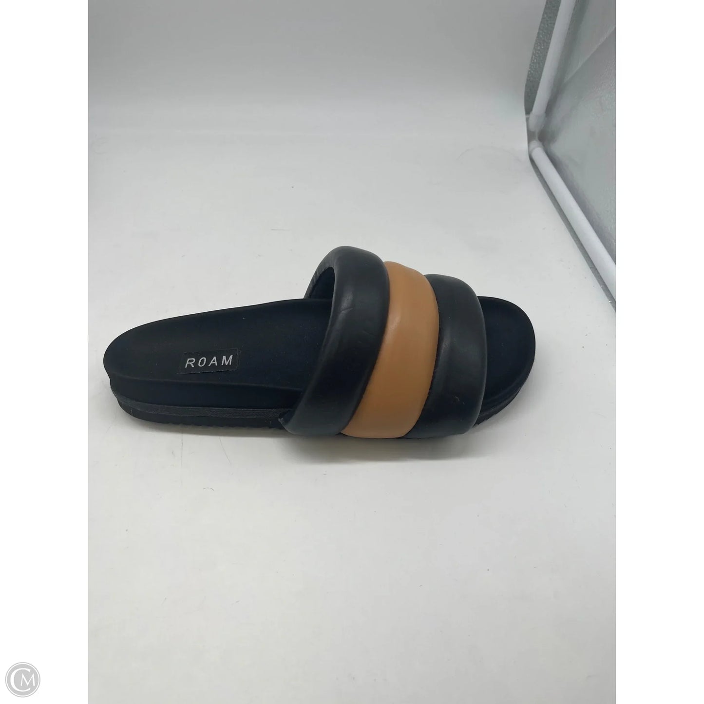 Sandals Flats By Clothes Mentor In Black & Brown, Size: 9