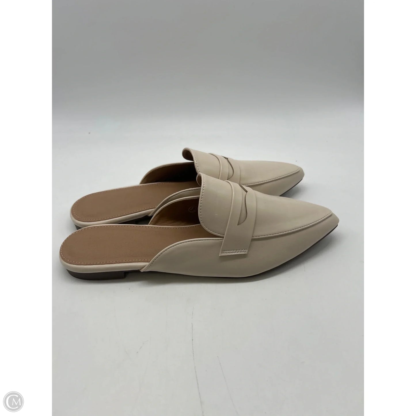 Shoes Flats By Clothes Mentor In Cream, Size: 8