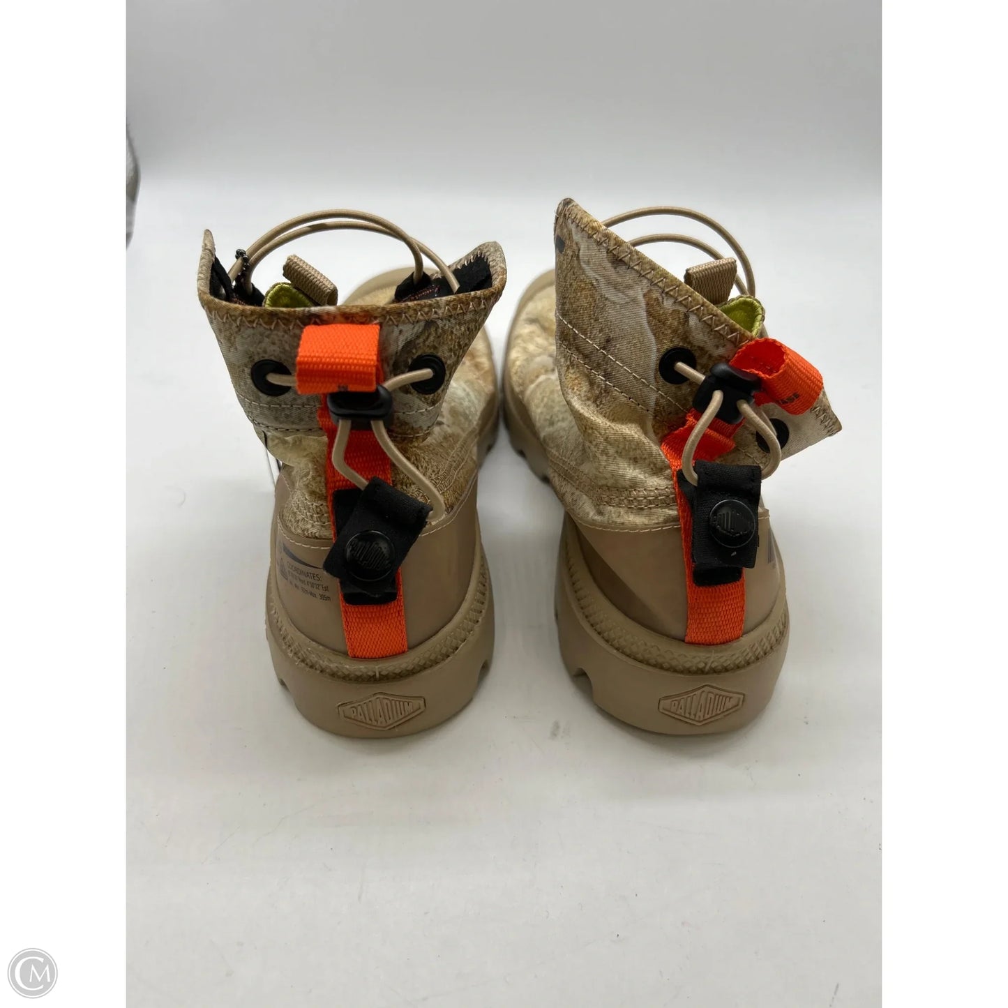 Shoes Sneakers By Clothes Mentor In Green, Size: 9.5