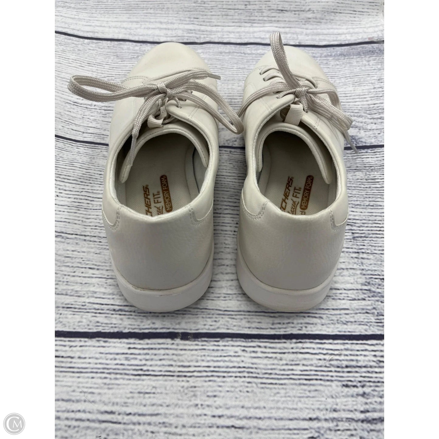 Shoes Sneakers By Skechers In Cream, Size: 10