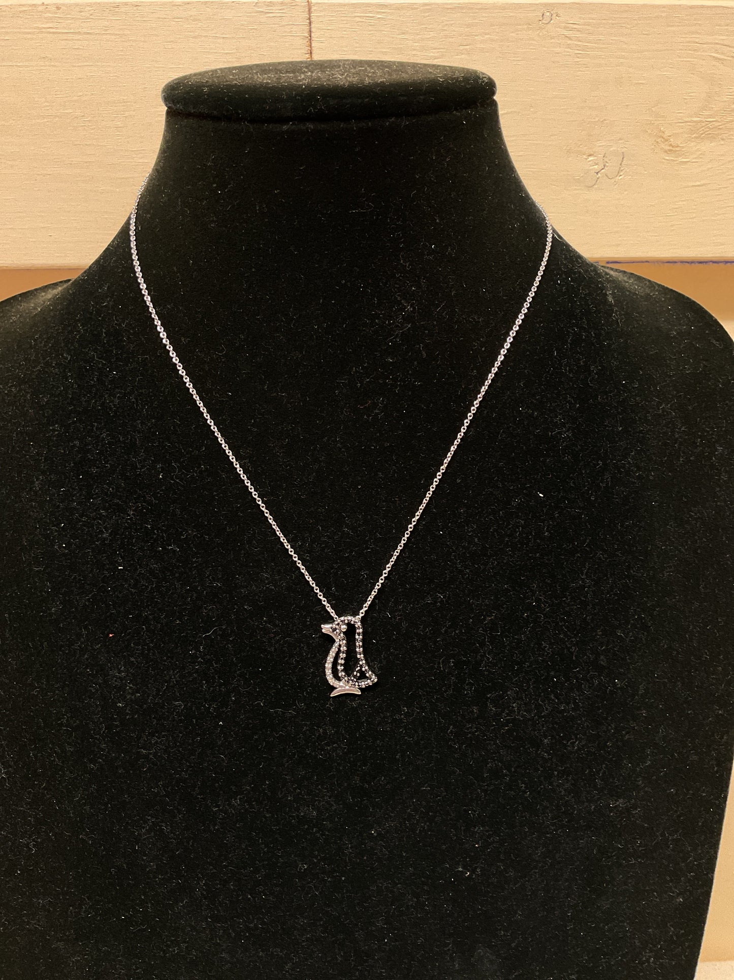 Necklace Chain By Clothes Mentor In Silver