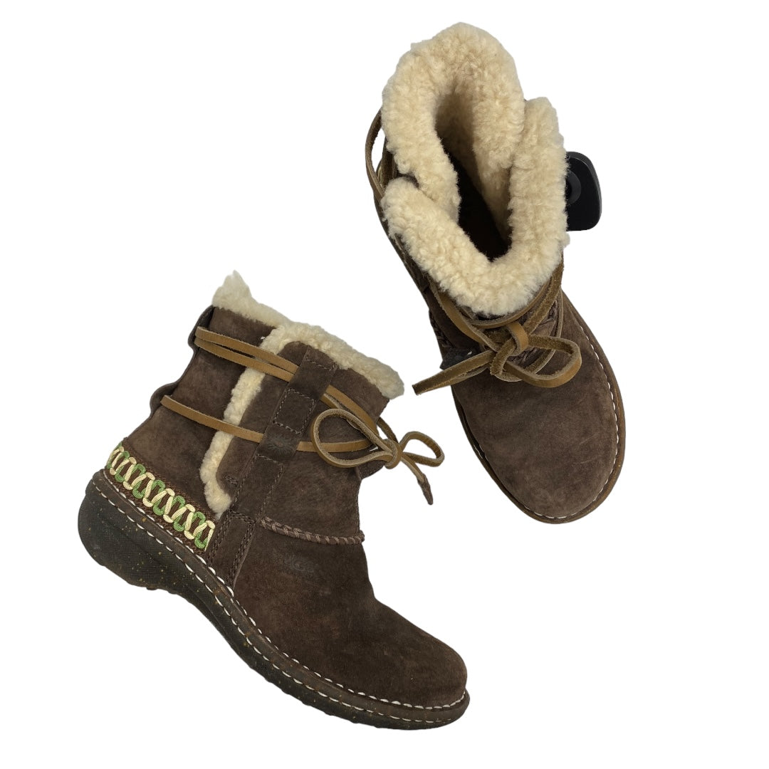 Boots Ankle Flats By Ugg Size: 6