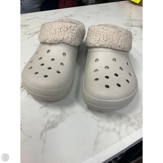 Shoes Flats By Crocs In Cream, Size: 8