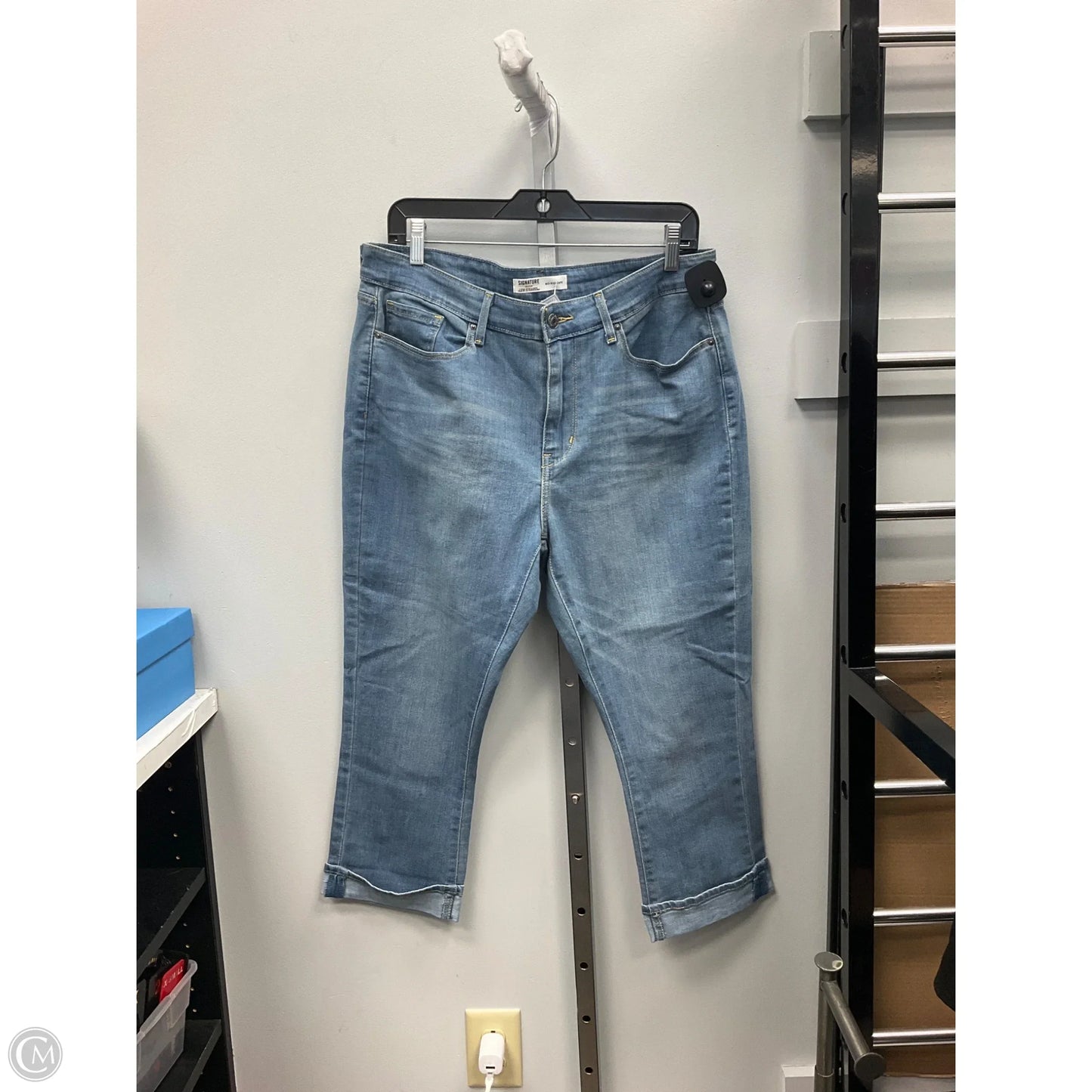 Jeans Cropped By Levis In Blue, Size: 14