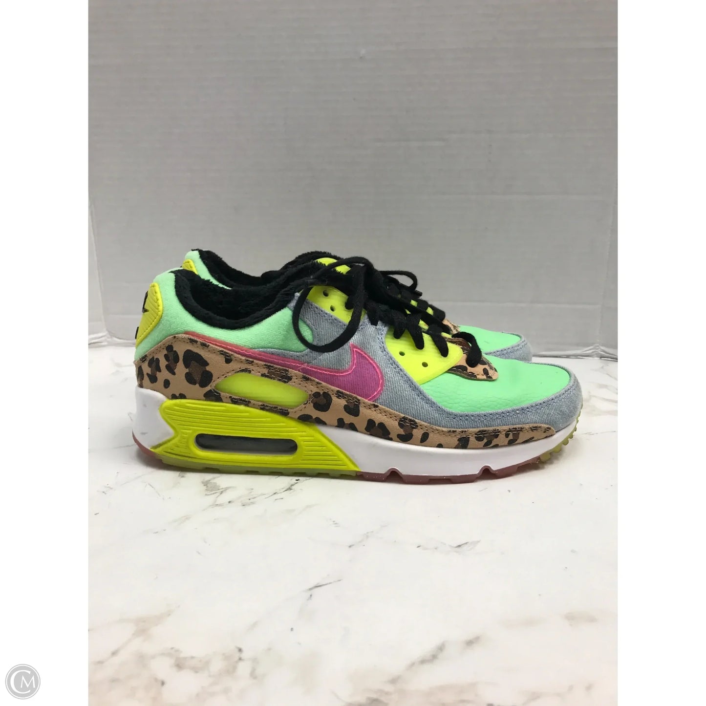 Shoes Sneakers By Nike In Green & Pink, Size: 8.5