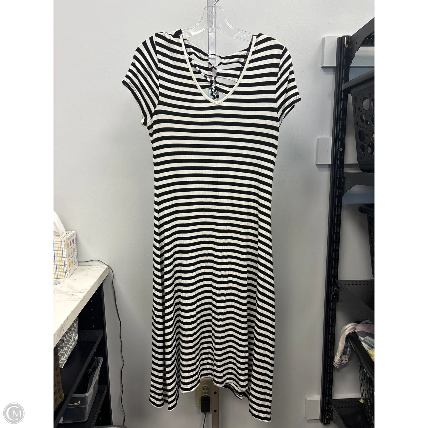 Dress Casual Short By Chicos In Striped Pattern, Size: S