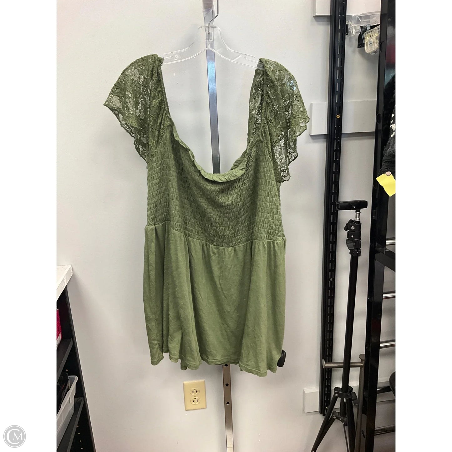 Top Short Sleeve By Torrid In Green, Size: 4x