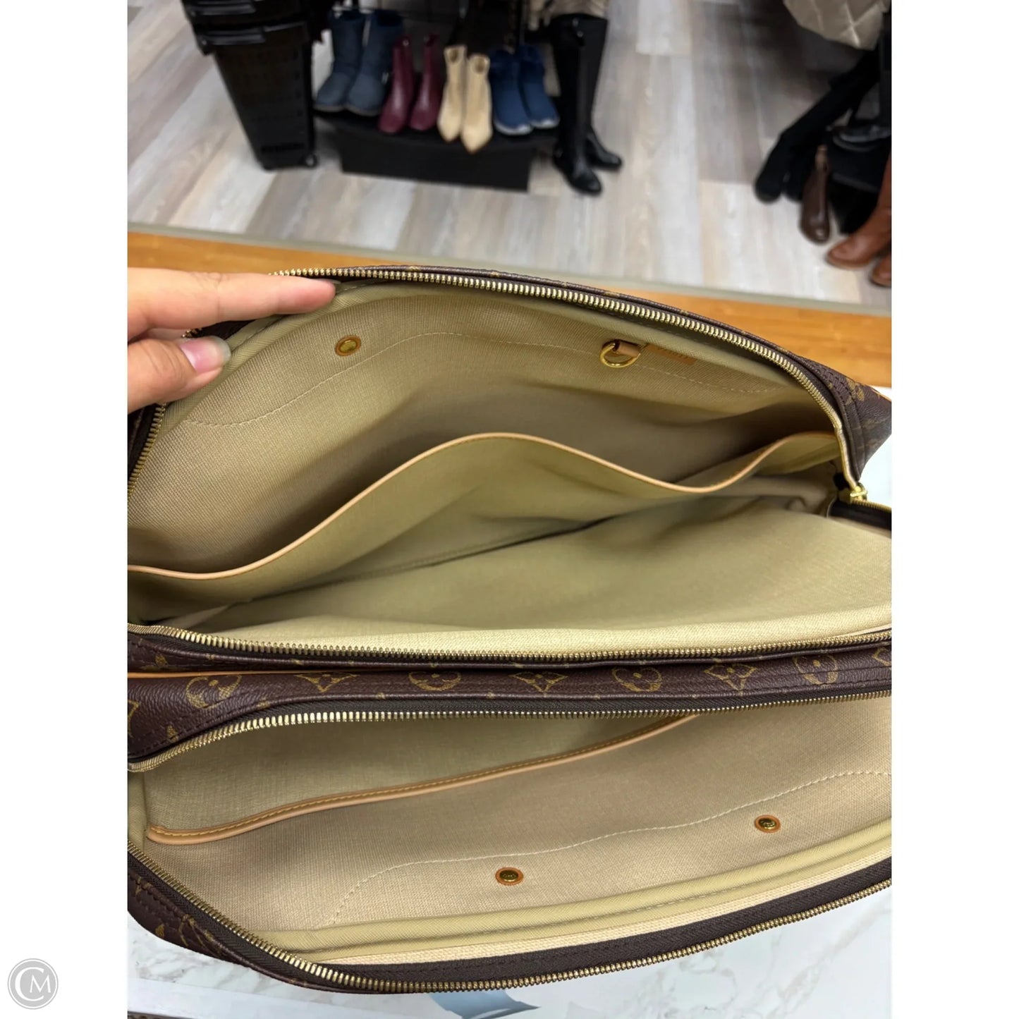 Handbag Luxury Designer By Louis Vuitton, Size: Large