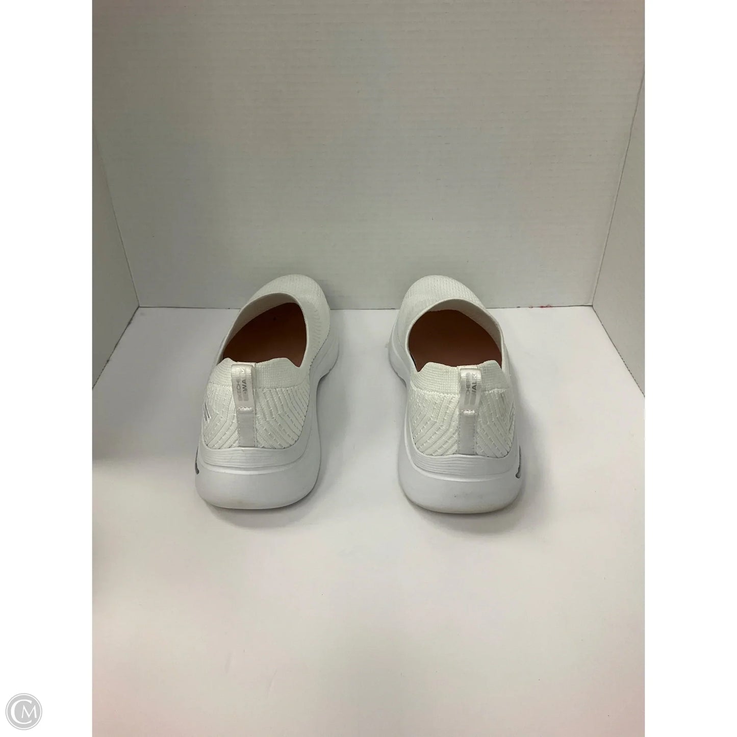 Shoes Sneakers By Skechers In White, Size: 9