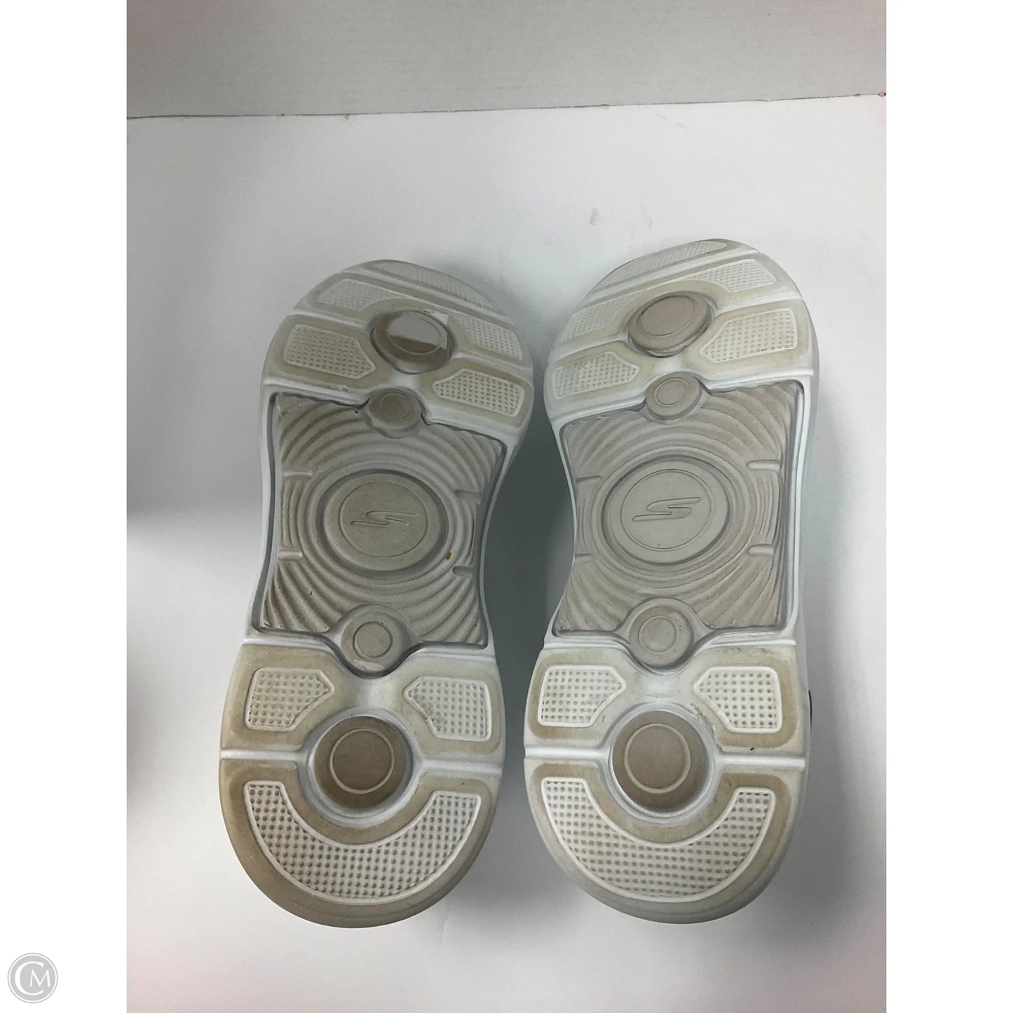 Shoes Sneakers By Skechers In White, Size: 9