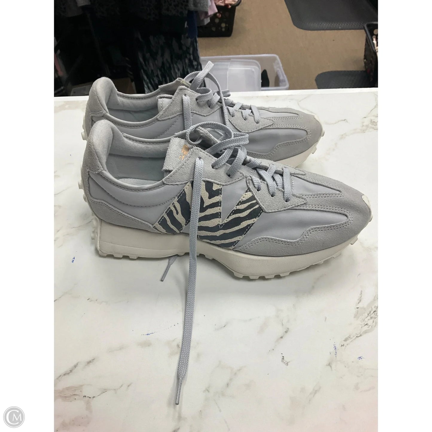 Shoes Sneakers By New Balance In Grey, Size: 8.5