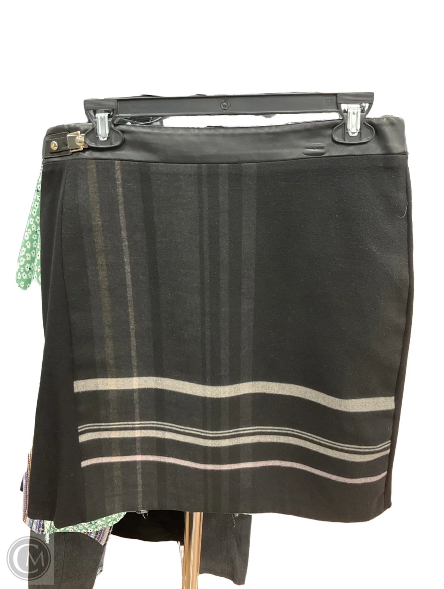 Skirt Mini & Short By White House Black Market Size: 14