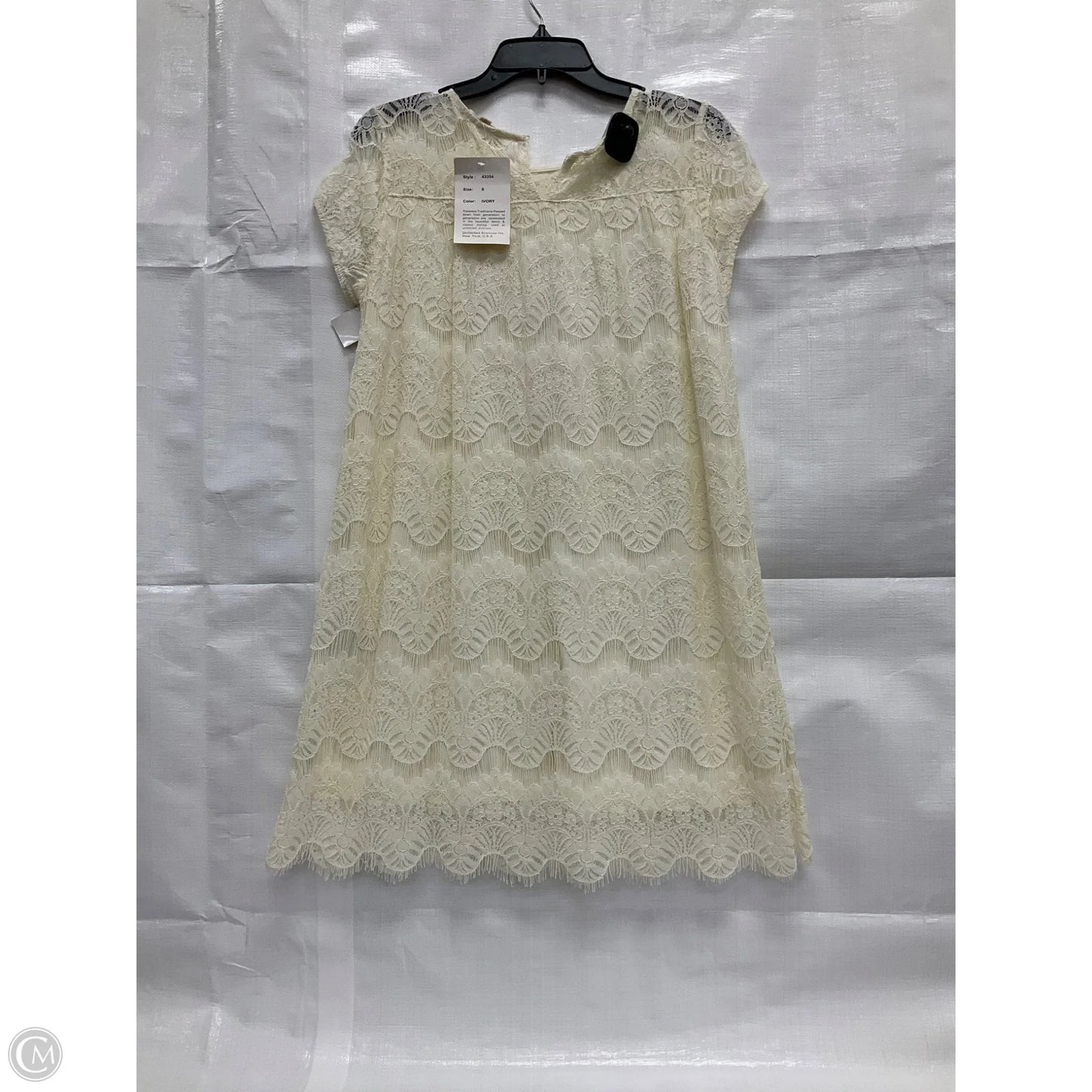 Top Short Sleeve By Clothes Mentor In Cream, Size: S