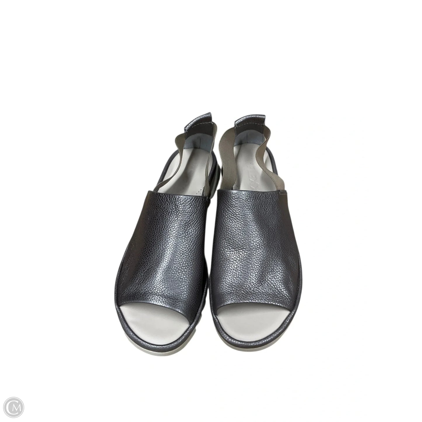 Sandals Flats By Clothes Mentor In Silver, Size: 8.5