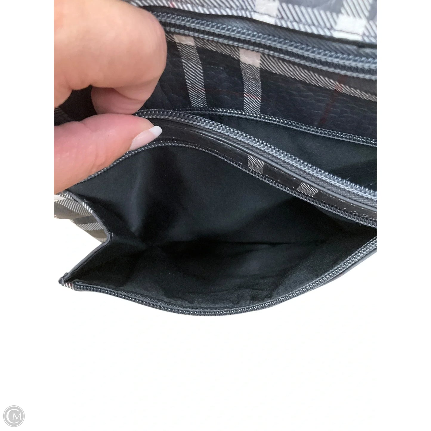Crossbody By Clothes Mentor, Size: Medium