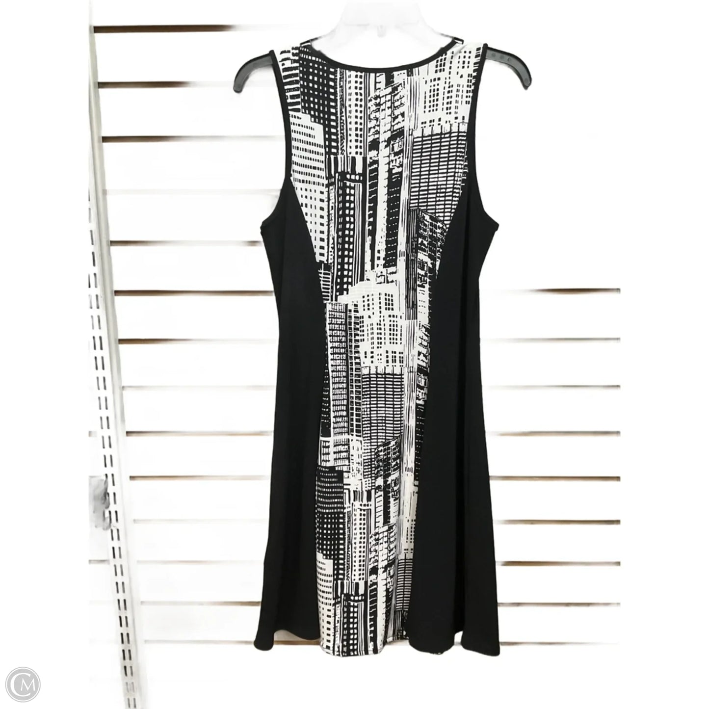 Dress Casual Short By Banana Republic In Black & White, Size: M