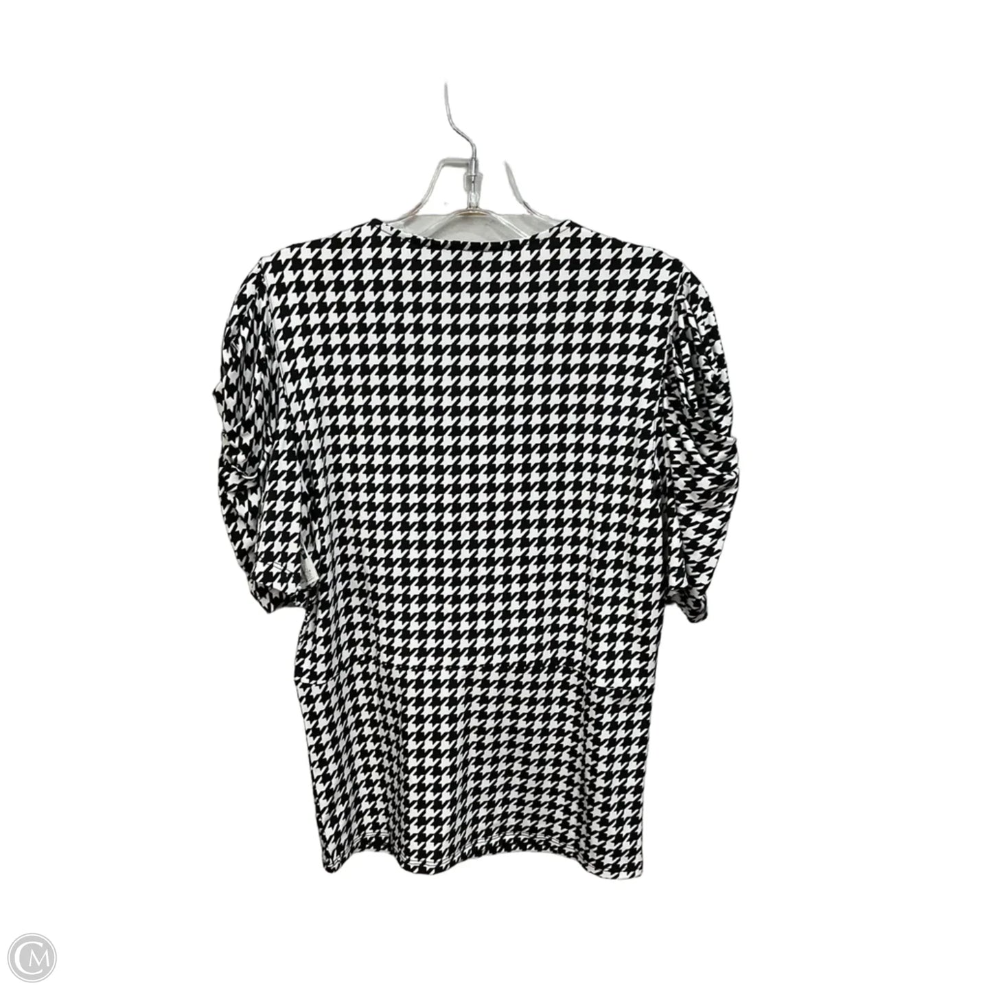 Top Short Sleeve By New York And Co In Geometric Pattern, Size: M