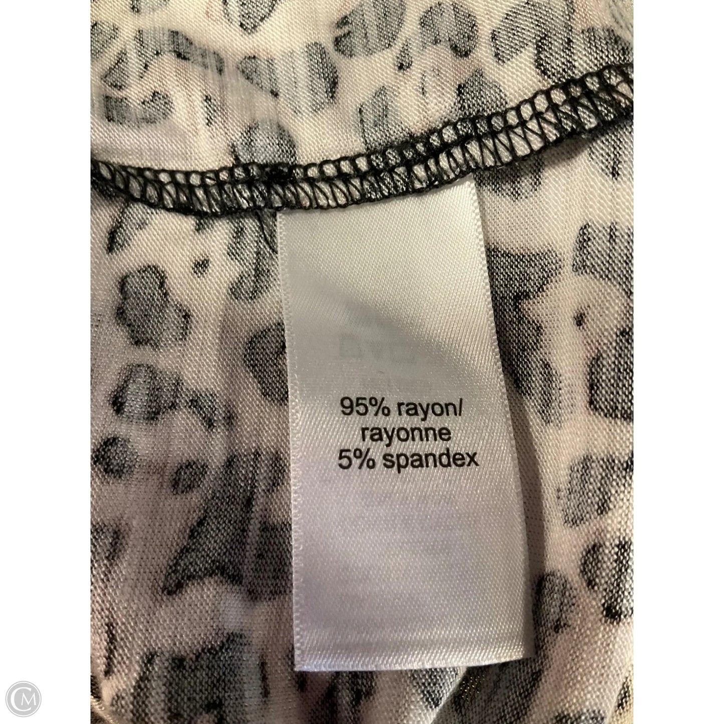 Top Short Sleeve Basic By Maurices In Animal Print, Size: M