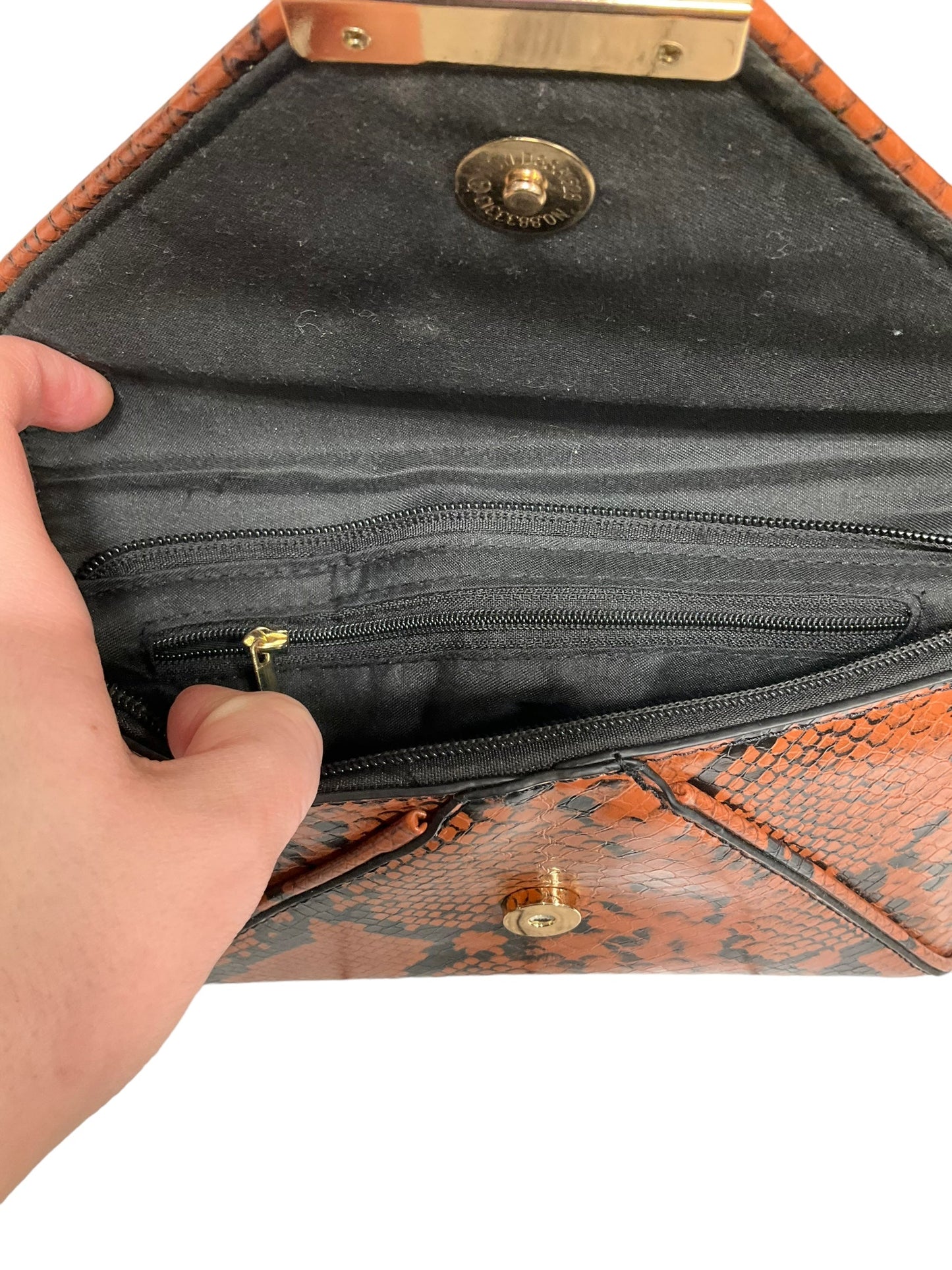 Crossbody By Clothes Mentor Size: Medium