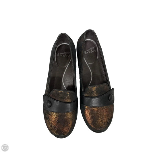 Shoes Flats By Dansko In Bronze, Size: 7.5