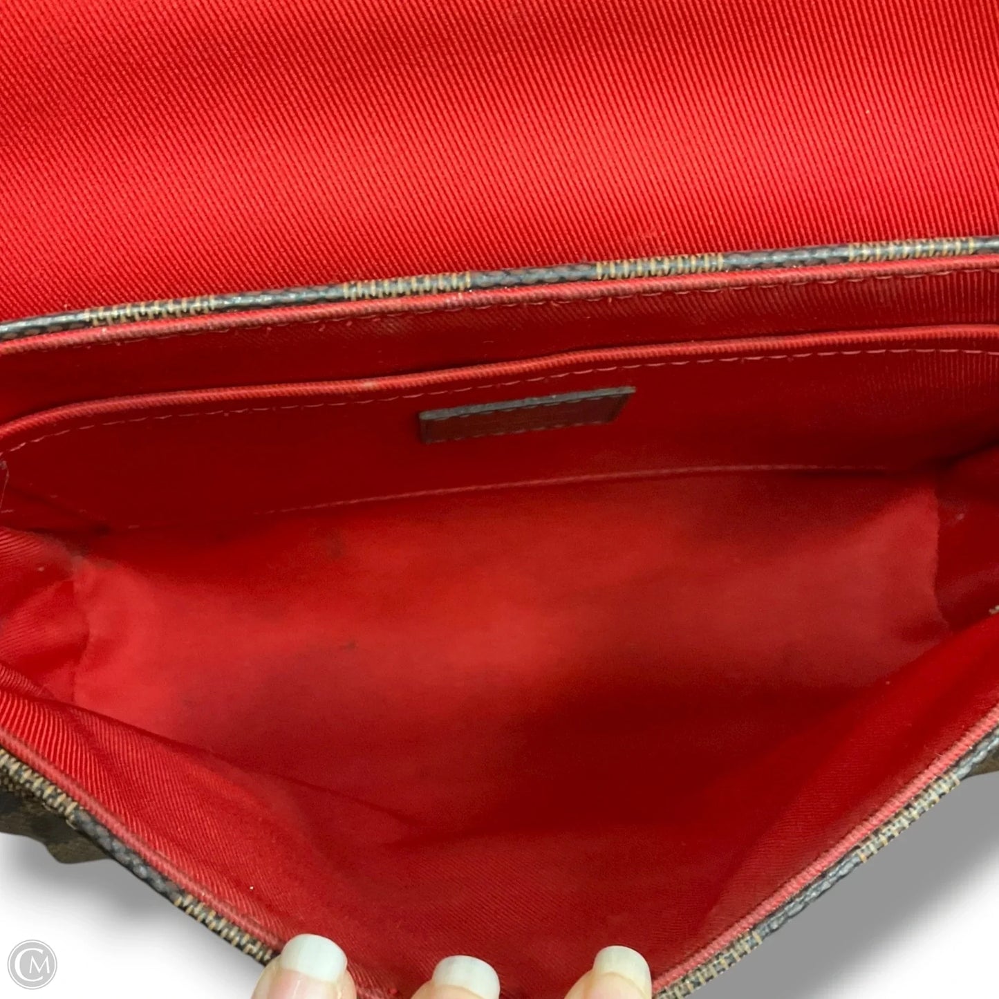 Crossbody Luxury Designer By Louis Vuitton, Size: Medium