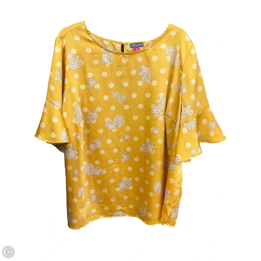 Top Short Sleeve By Vince Camuto In Yellow, Size: 2x