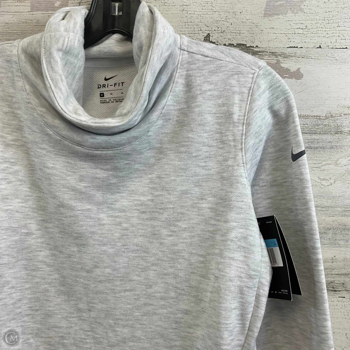 Athletic Top Long Sleeve Collar By Nike In Grey, Size: M