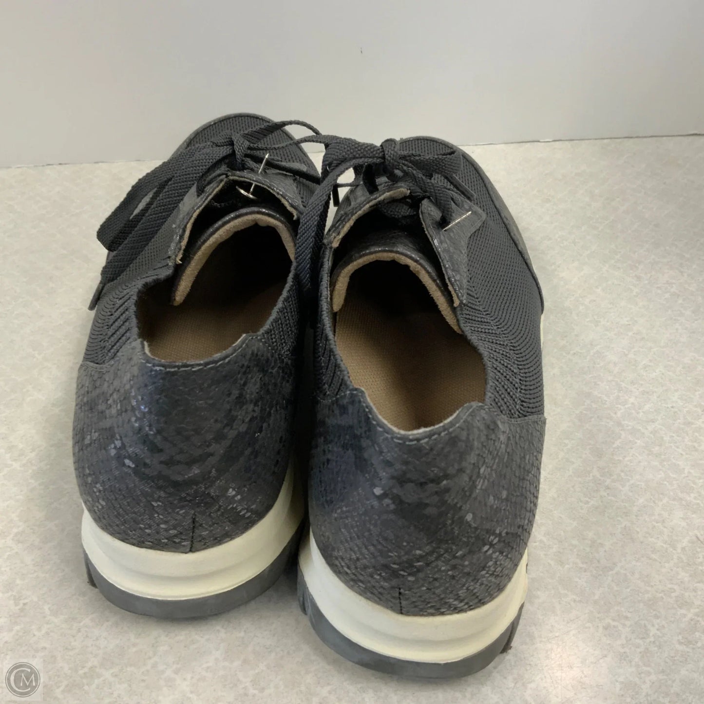 Shoes Sneakers By Naturalizer In Grey, Size: 10