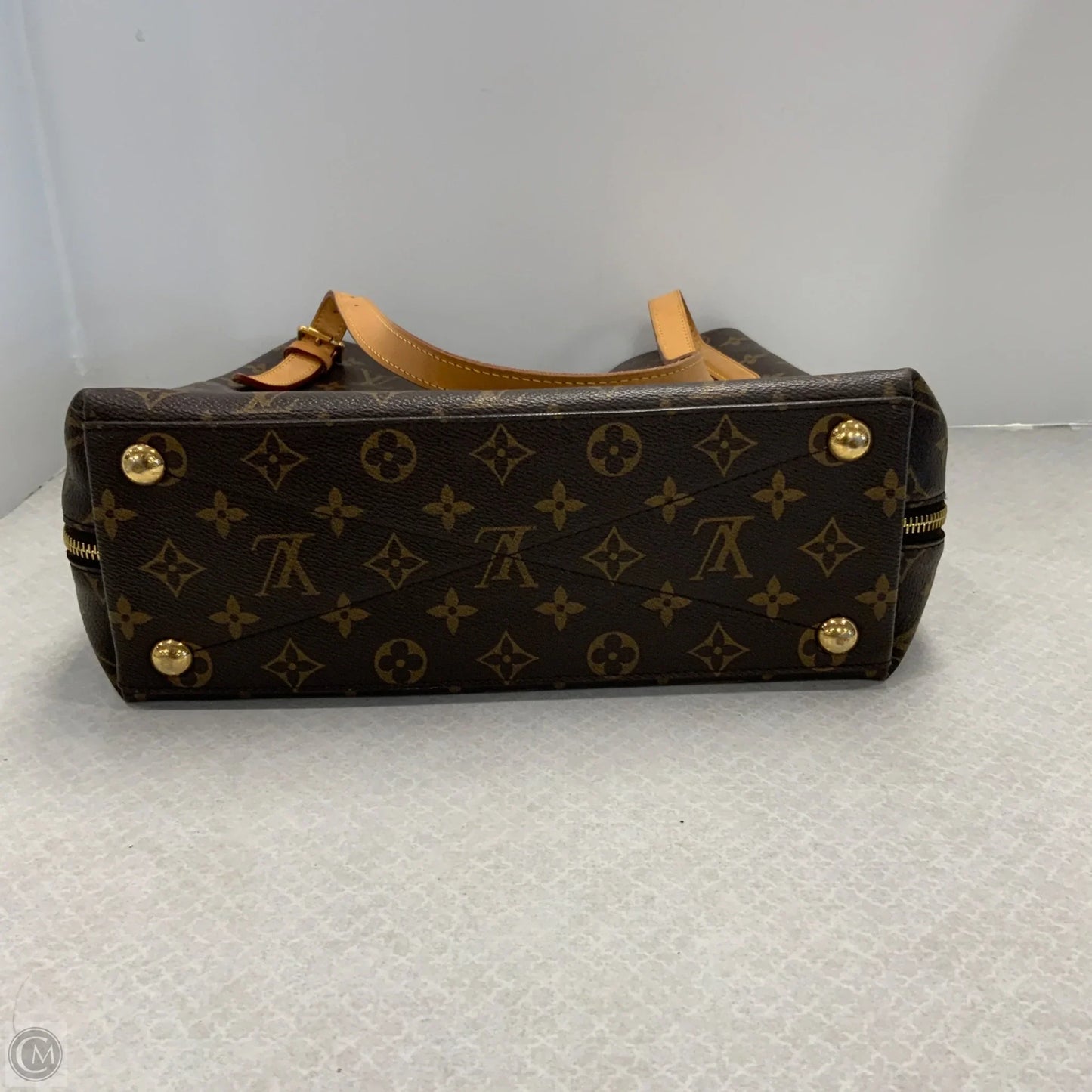 Handbag Luxury Designer By Louis Vuitton, Size: Medium