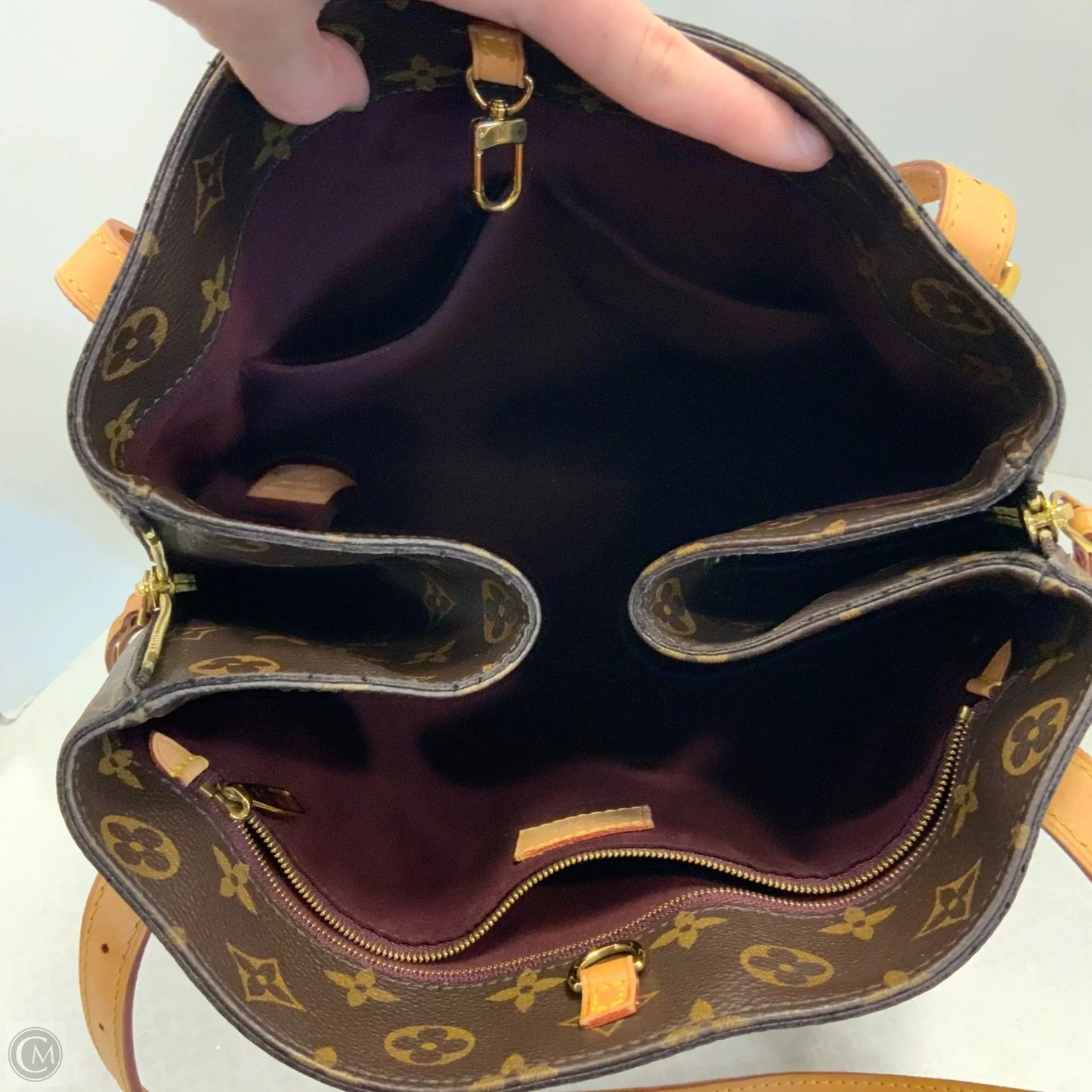 Handbag Luxury Designer By Louis Vuitton, Size: Medium