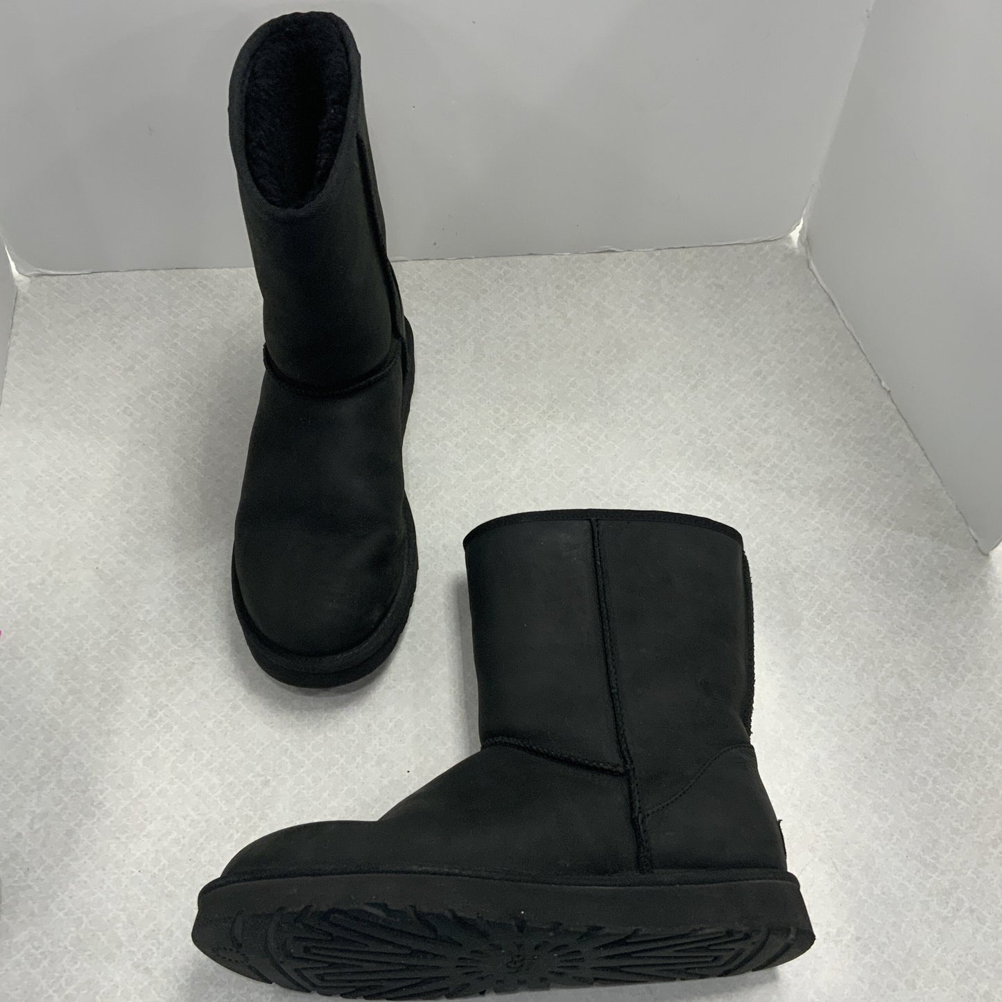 Boots Mid-calf Flats By Ugg Size: 11