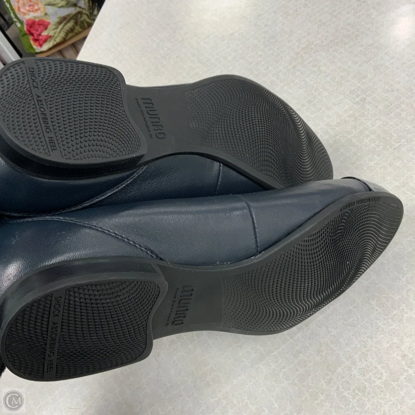 Shoes Flats By Munro In Black, Size: 10