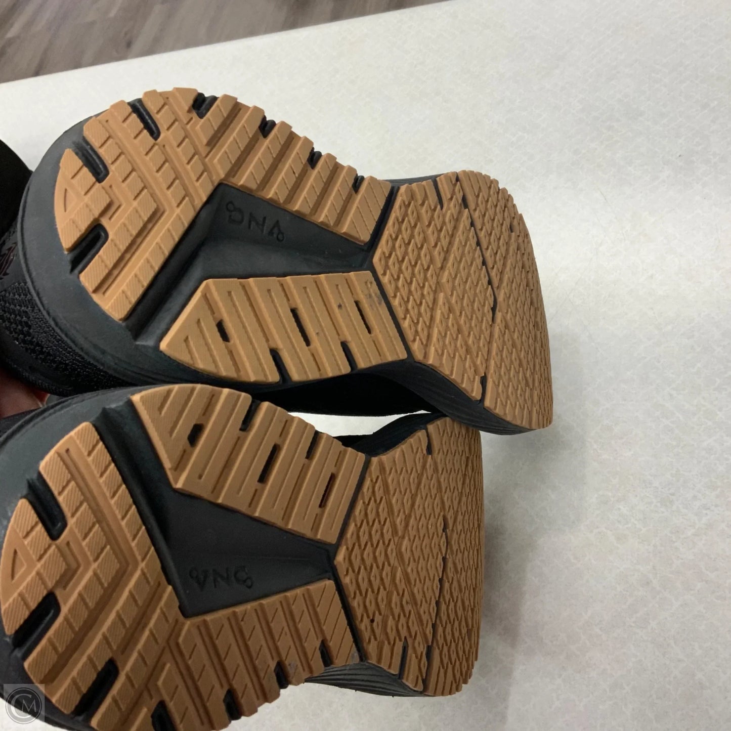 Shoes Athletic By Brooks In Black, Size: 9