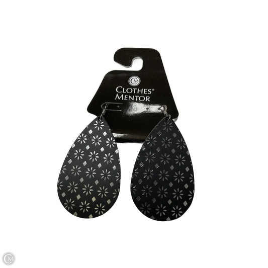 Earrings Dangle/drop By Nickel & Suede, Size: 02 Piece Set