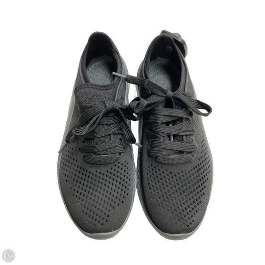 Shoes Athletic By Crocs In Black, Size: 6