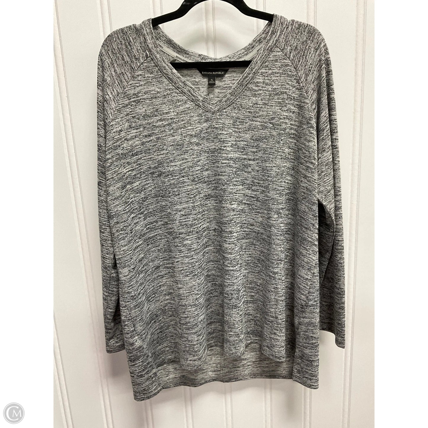 Top Long Sleeve By Banana Republic In Grey, Size: Xl