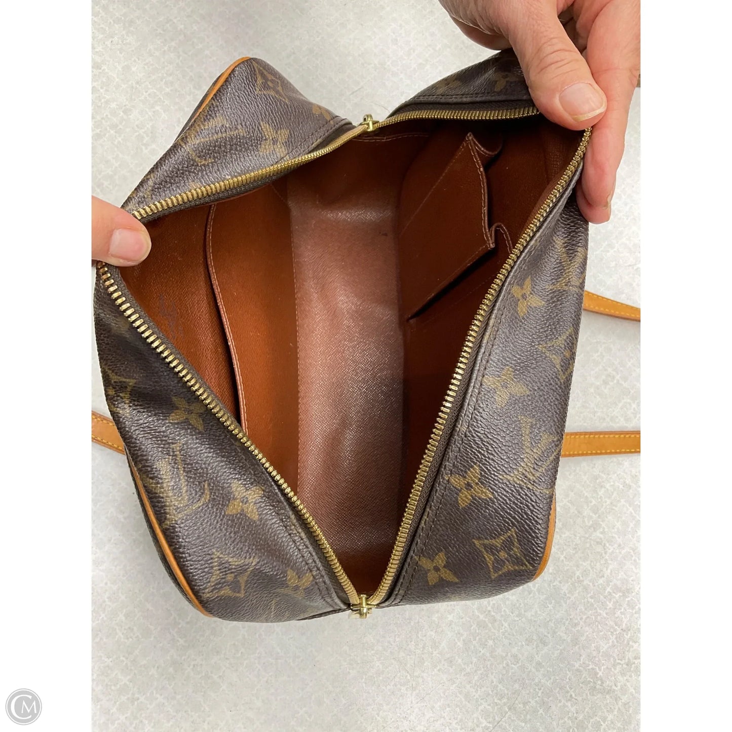 Handbag Luxury Designer By Louis Vuitton, Size: Medium