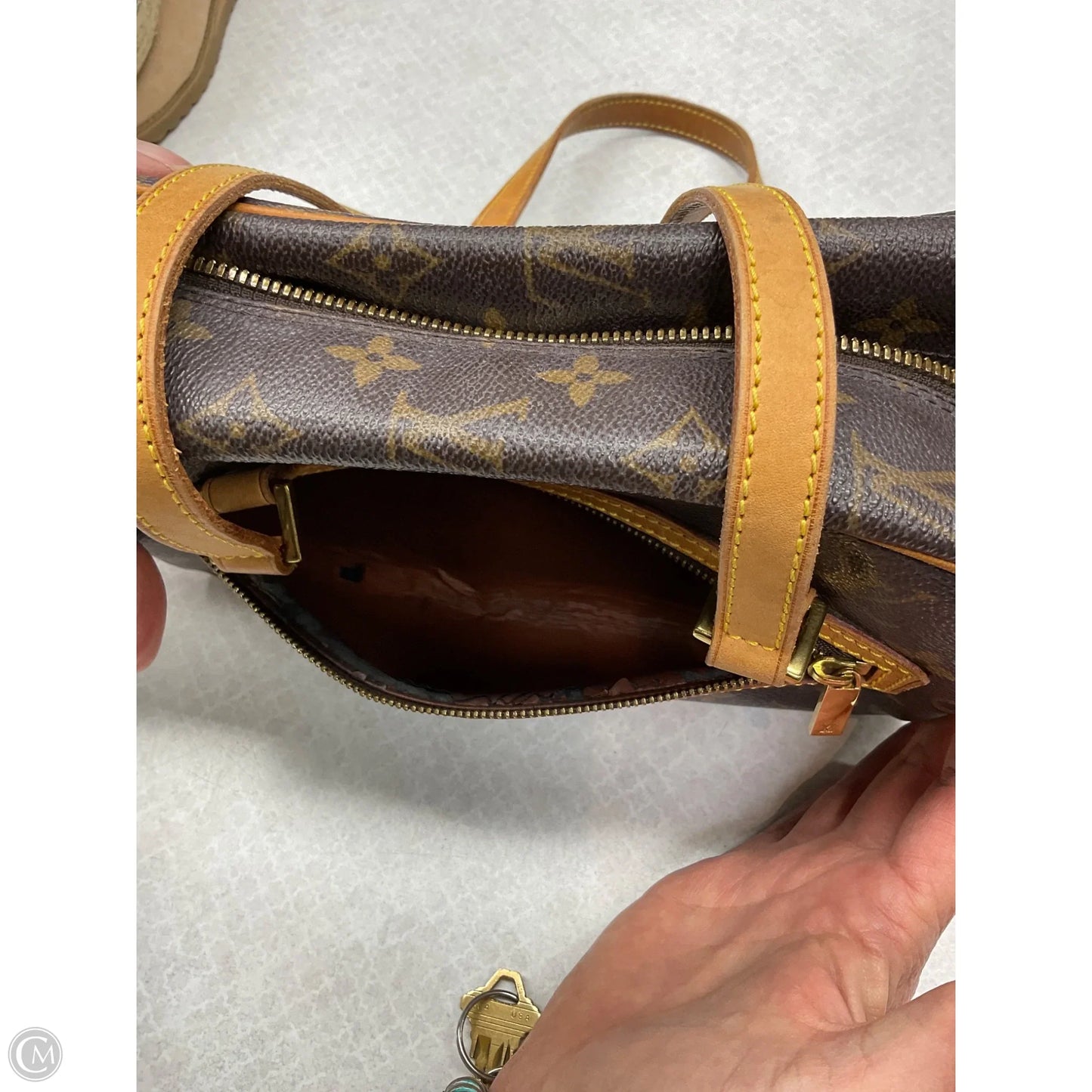 Handbag Luxury Designer By Louis Vuitton, Size: Medium