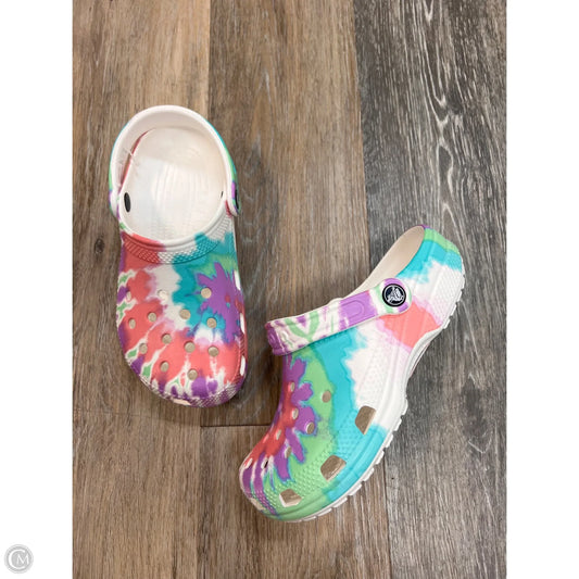 Shoes Flats By Crocs In Tie Dye Print, Size: 7