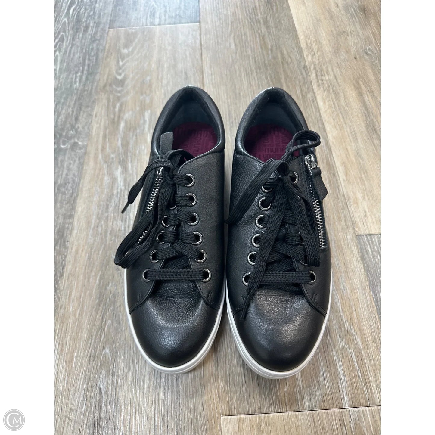 Shoes Sneakers By Munro In Black, Size: 7