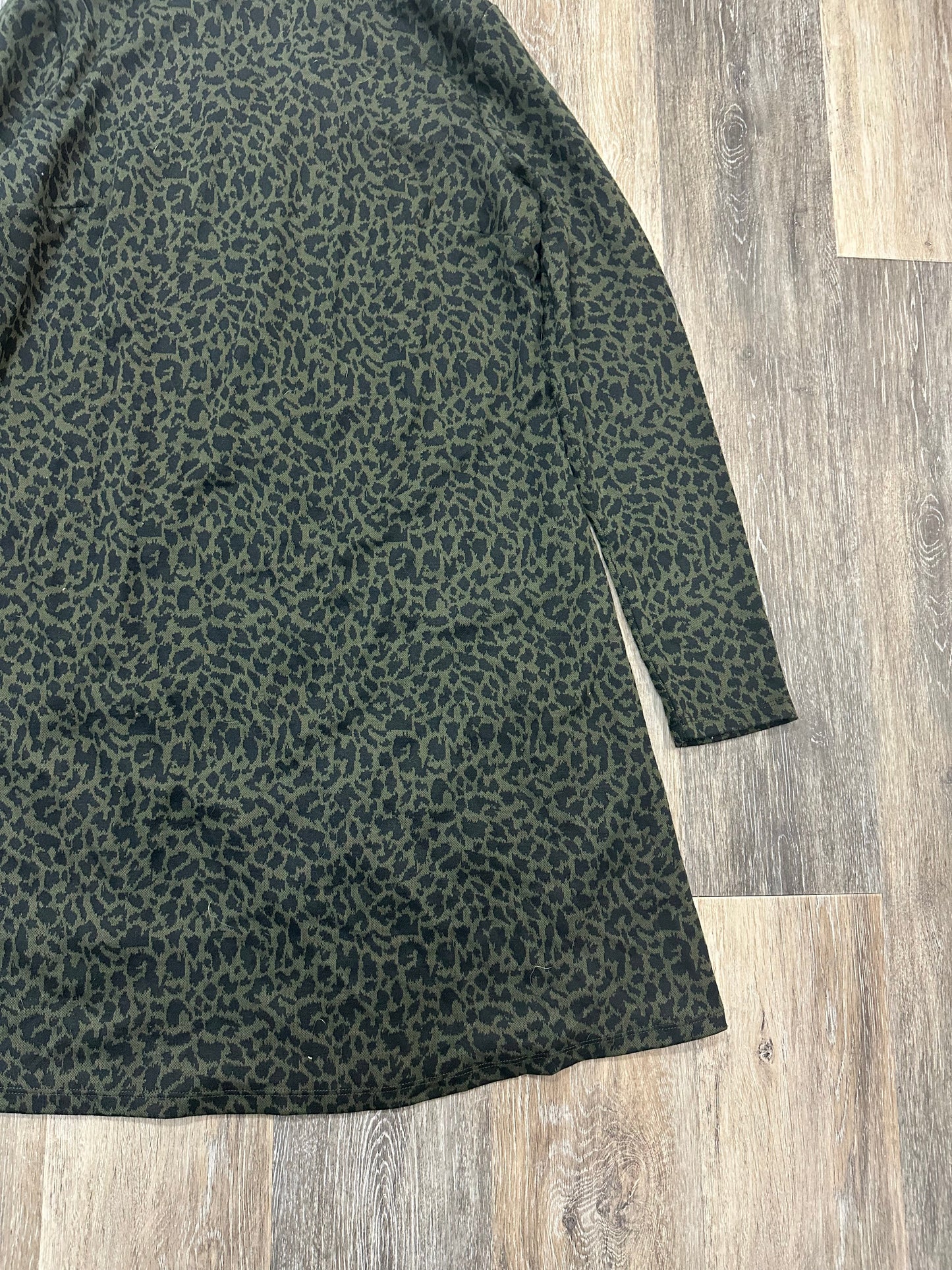 Dress Casual Short By Hutch In Green, Size: L