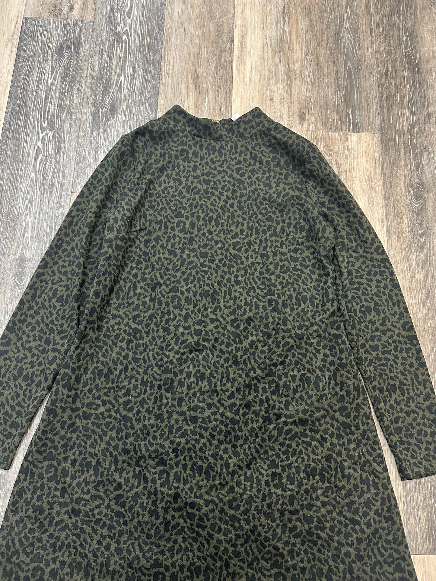 Dress Casual Short By Hutch In Green, Size: L