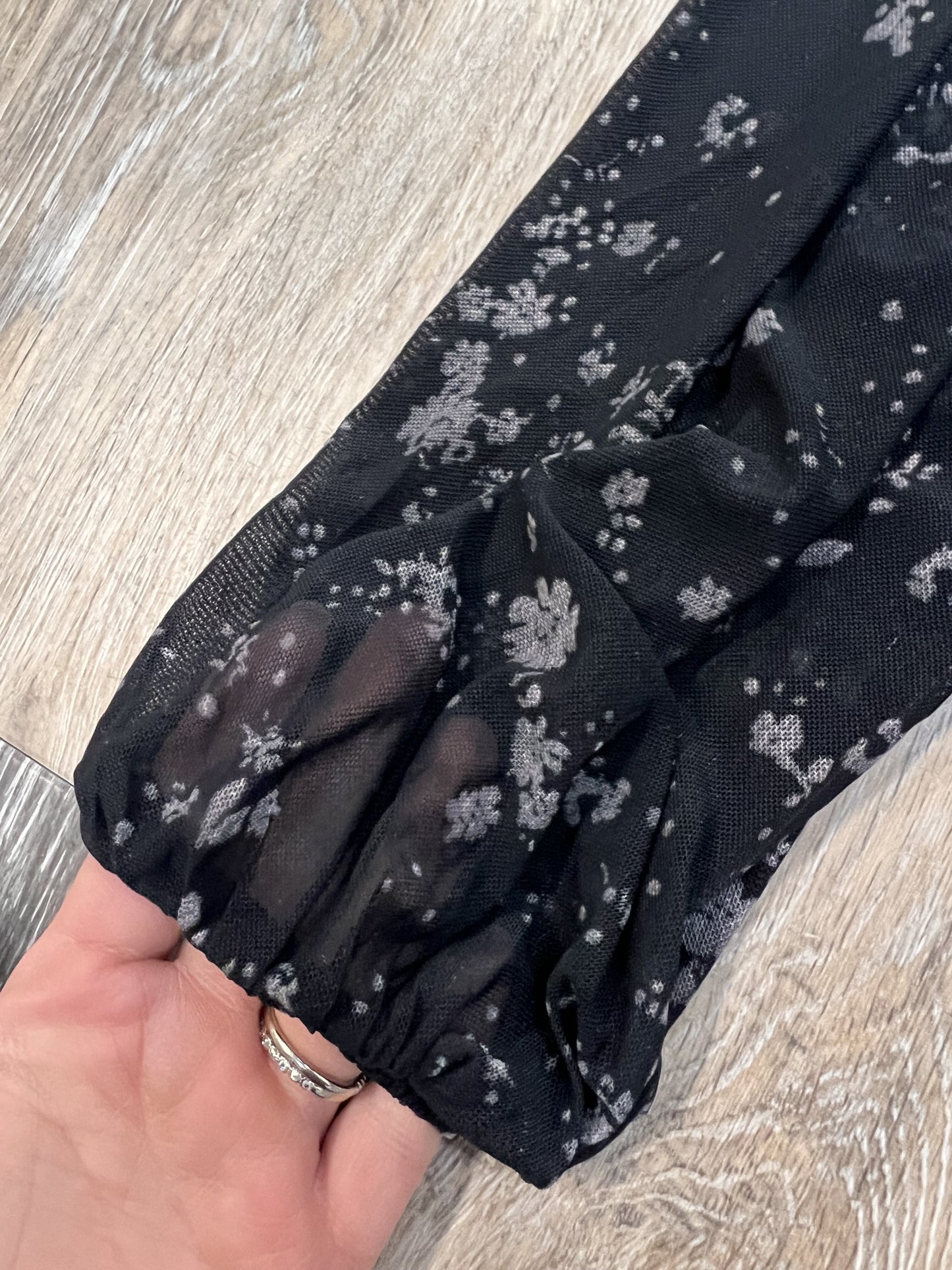 Blouse Long Sleeve By Sanctuary Size: Xs