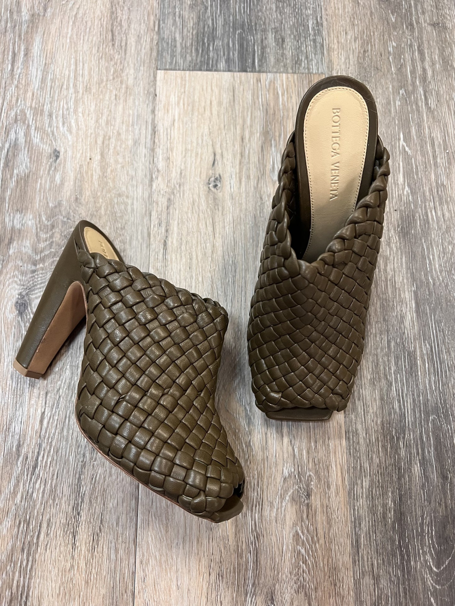 Shoes Luxury Designer By Bottega Veneta Size: 8