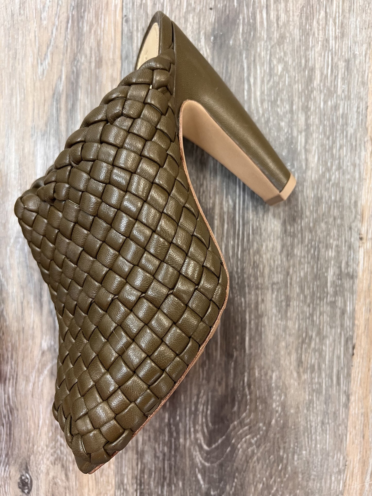 Shoes Luxury Designer By Bottega Veneta Size: 8