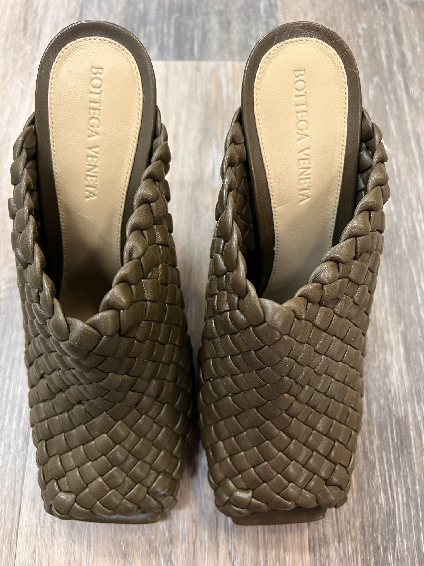 Shoes Luxury Designer By Bottega Veneta Size: 8